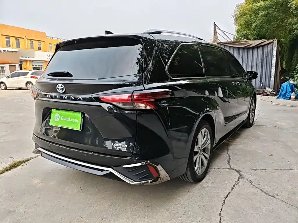 Toyota Sienna — фото 2