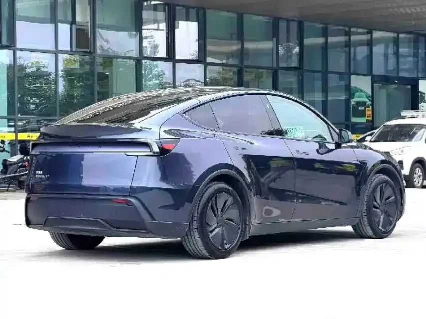 Tesla Model Y — фото 4