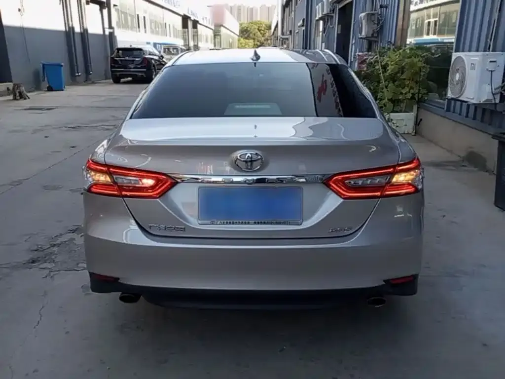 Toyota Camry — фото 5