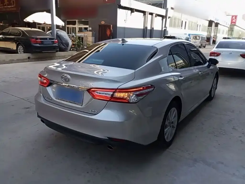 Toyota Camry — фото 8