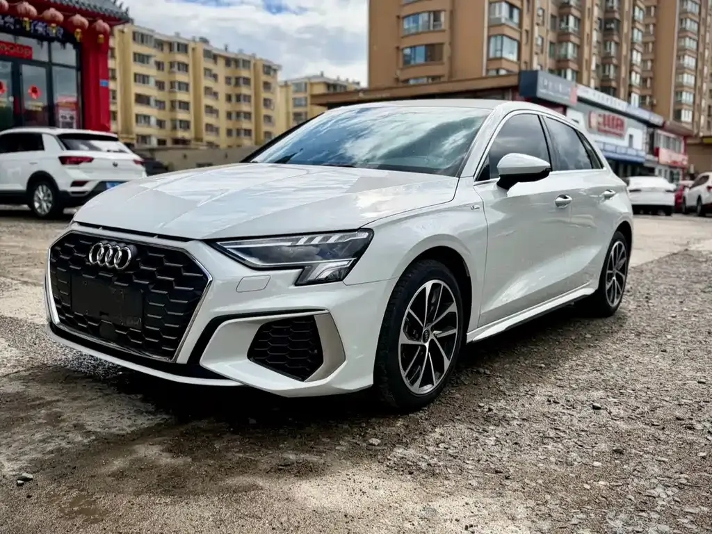 Audi A3 — фото 1