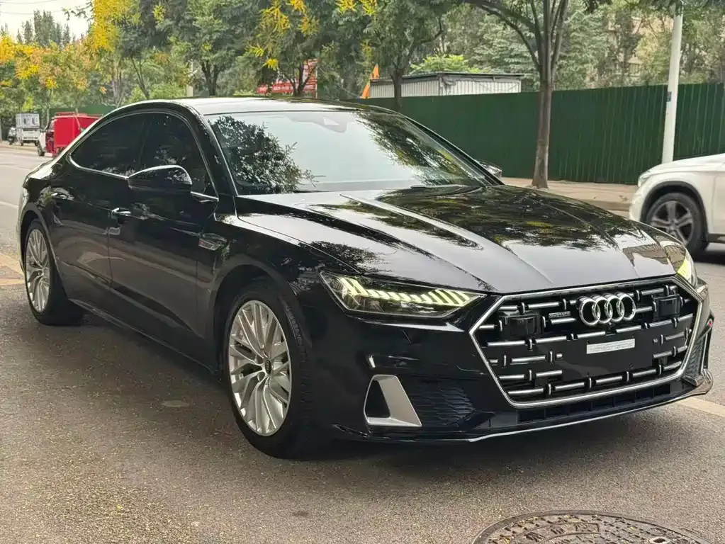 Audi A7L — фото 1