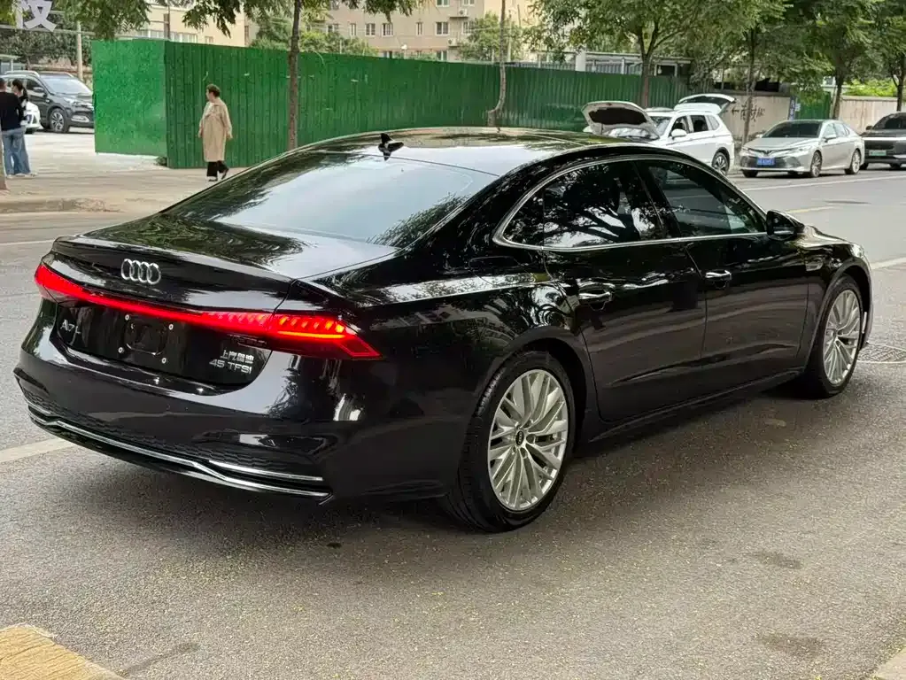 Audi A7L — фото 6