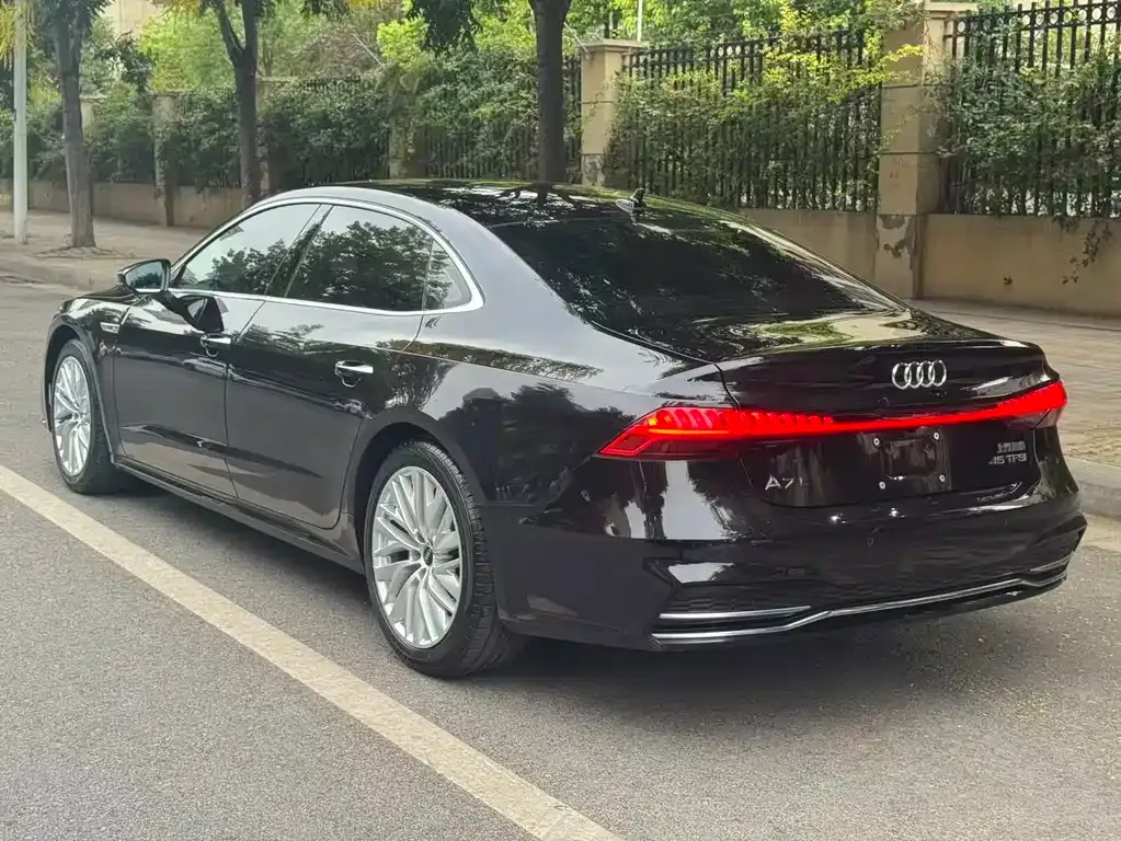 Audi A7L — фото 8