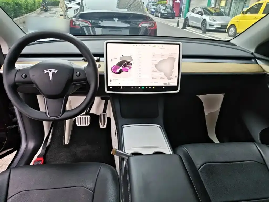 Tesla Model Y — фото 7