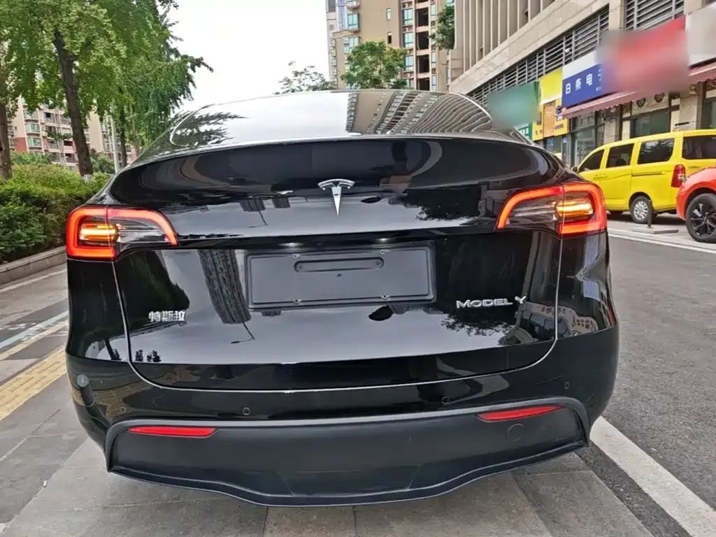 Tesla Model Y — фото 5
