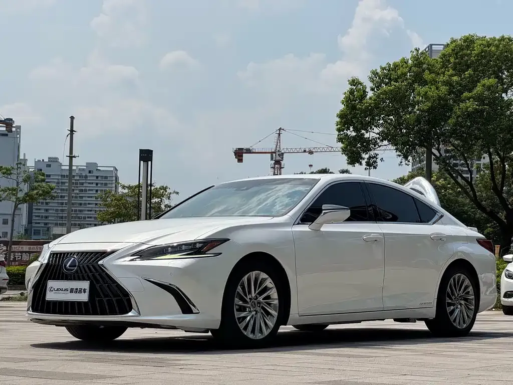 Lexus ES — фото 1