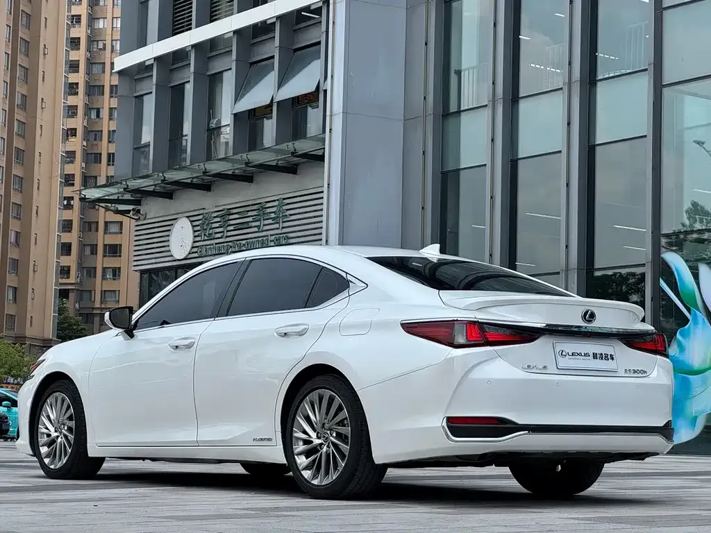 Lexus ES — фото 8