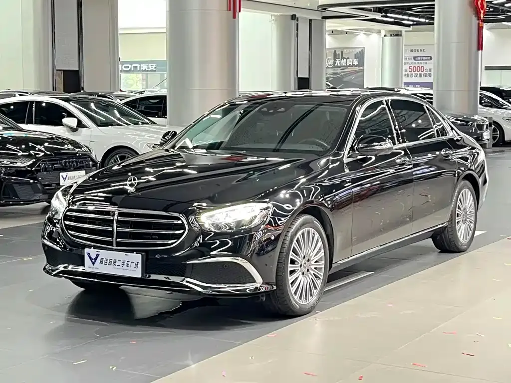 Mercedes-Benz E-Class — фото 1