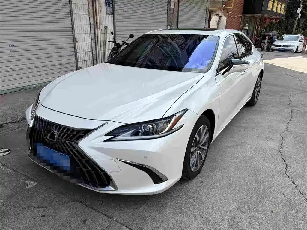 Lexus ES — фото 1