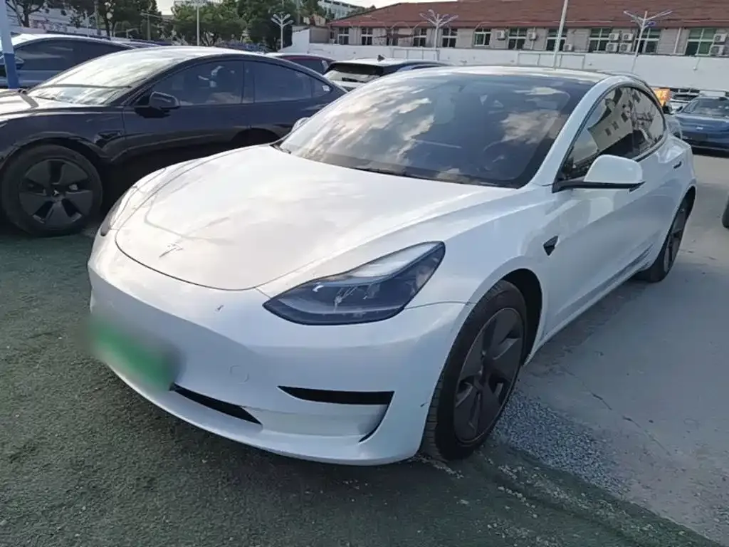 Tesla Model 3 — фото 1