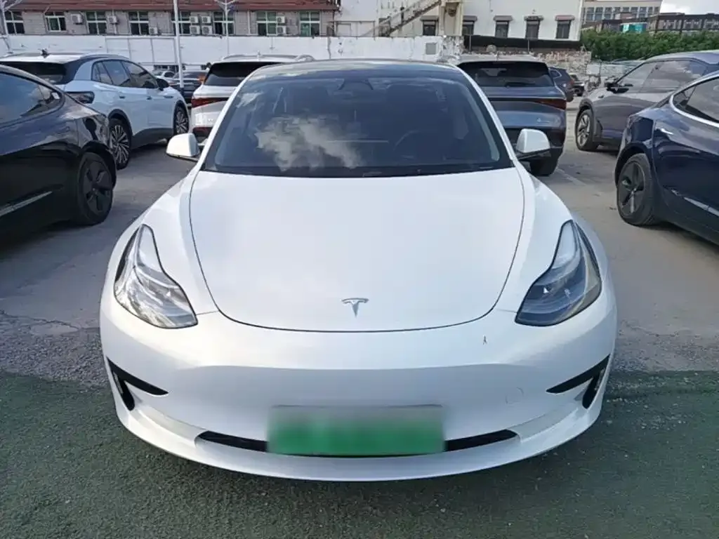 Tesla Model 3 — фото 10