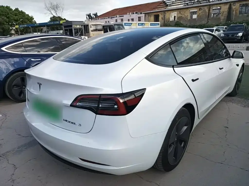 Tesla Model 3 — фото 6