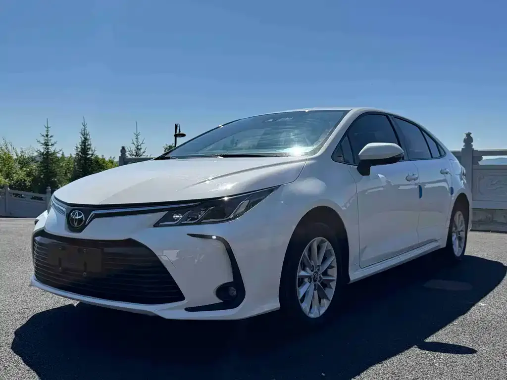 Toyota Corolla — фото 1