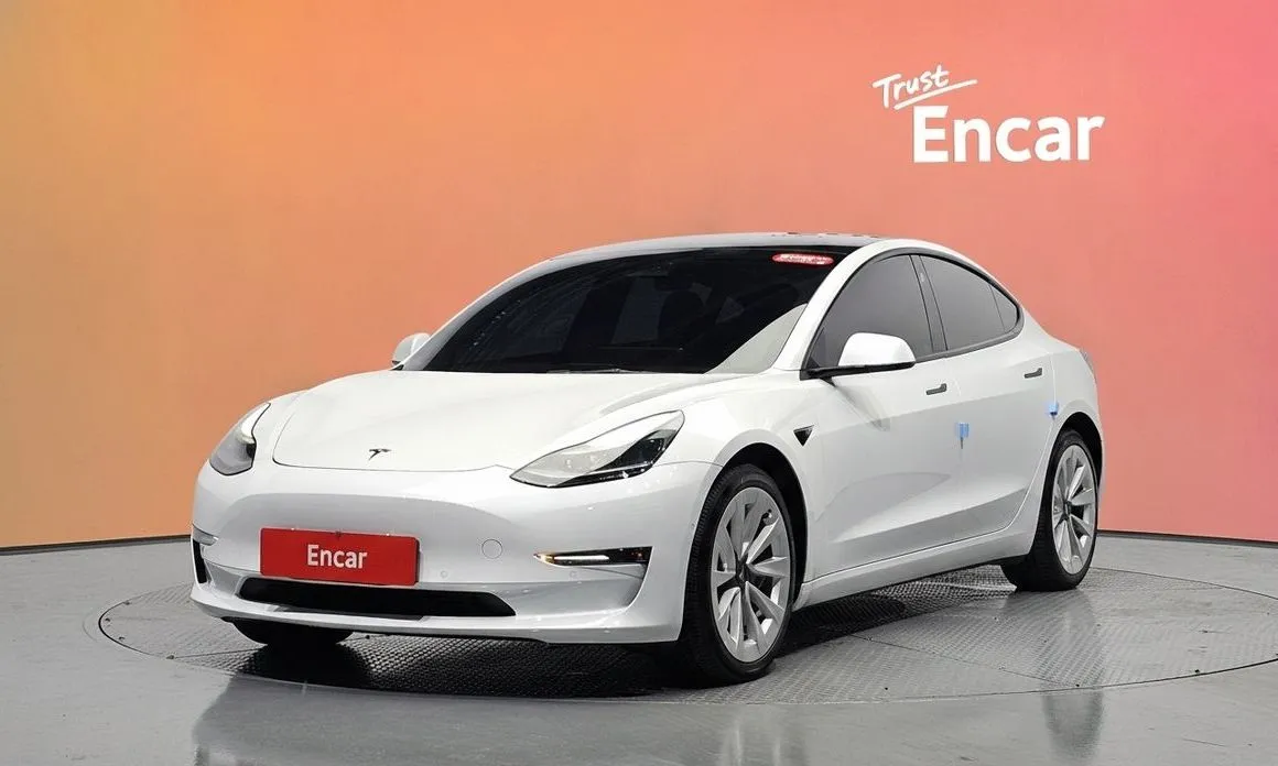 Tesla Model 3 — фото 1