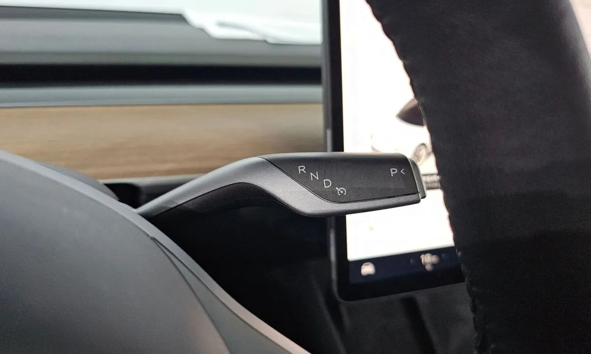 Tesla Model 3 — фото 3