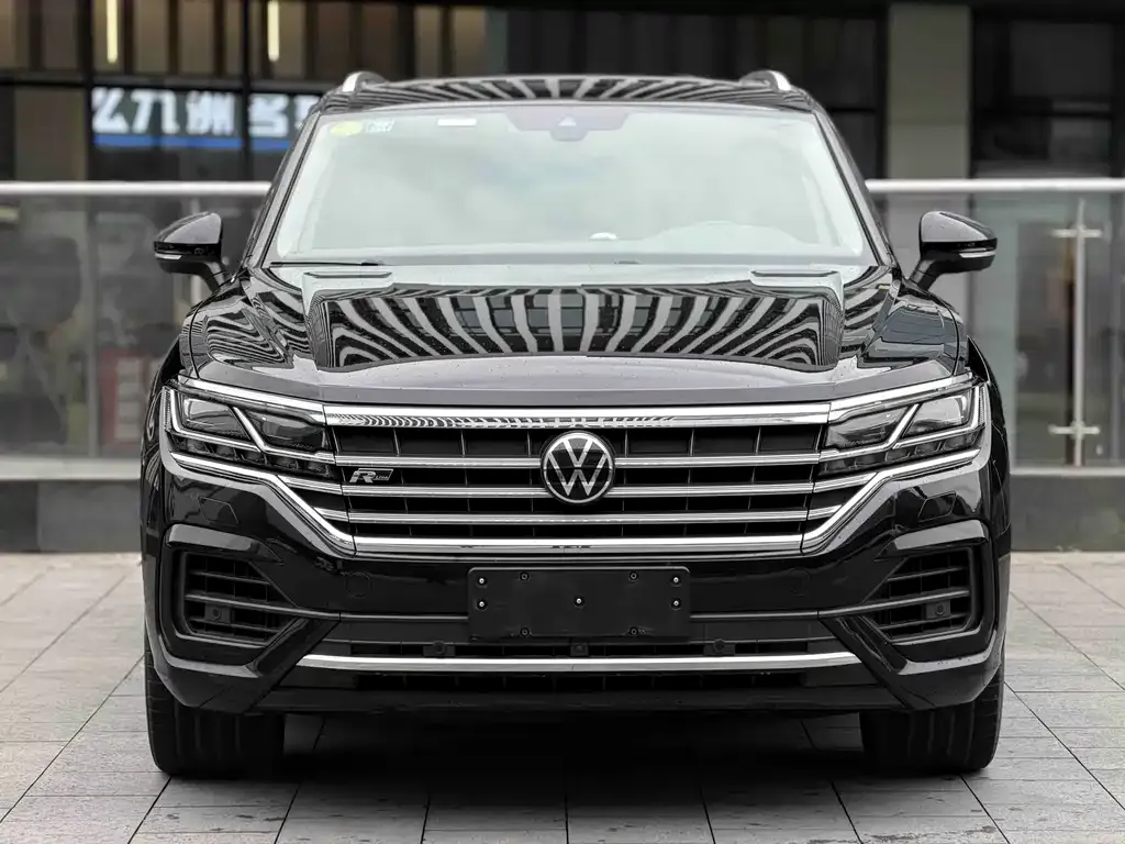 Volkswagen Touareg — фото 9
