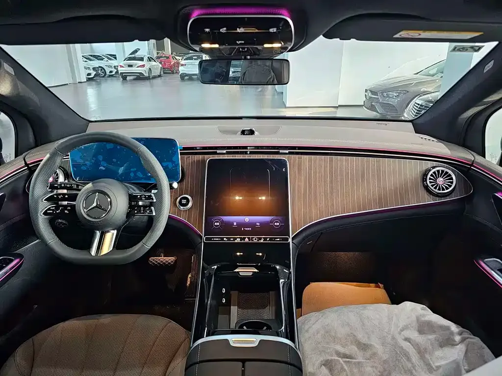 Mercedes-Benz EQE SUV — фото 4