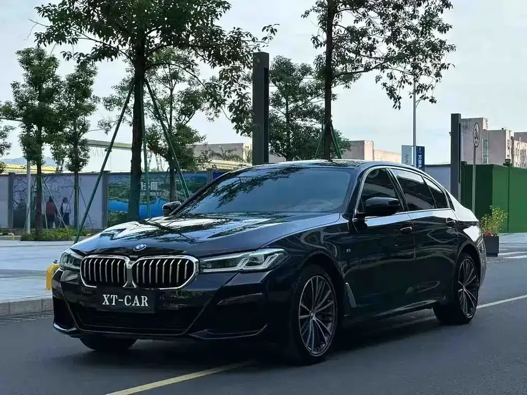 BMW 5 Series — фото 1