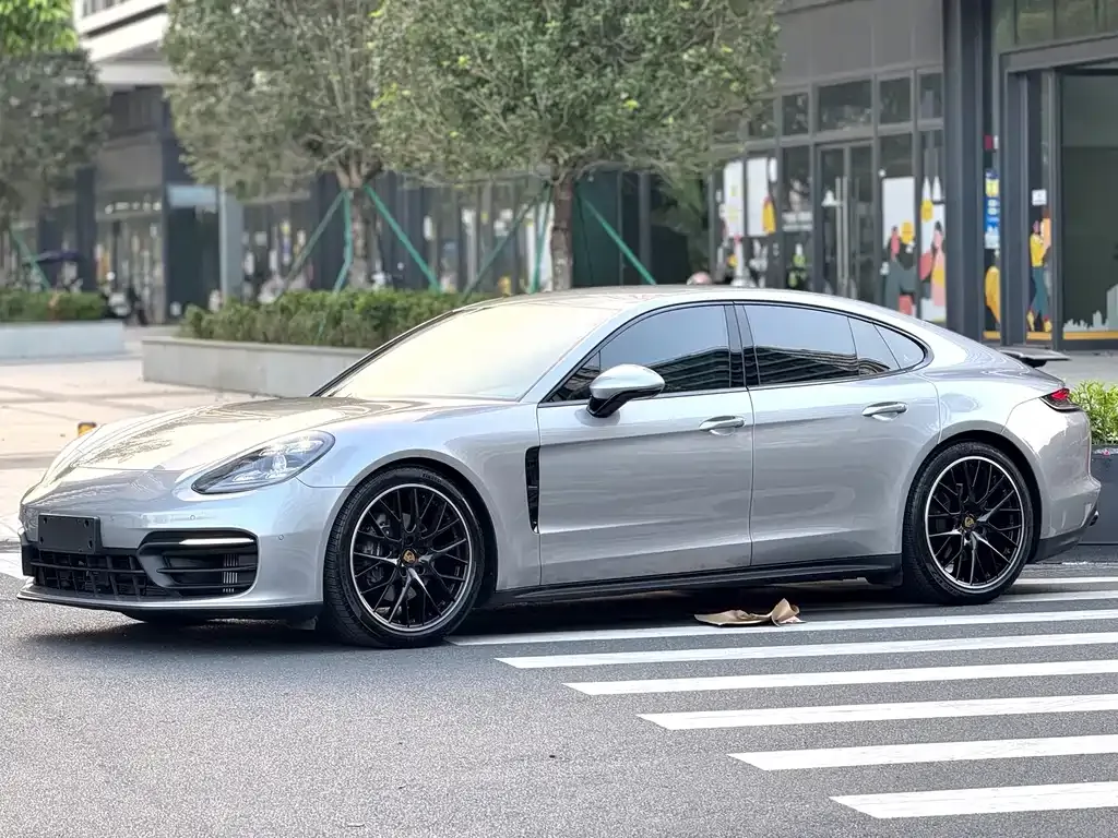 Porsche Panamera — фото 1