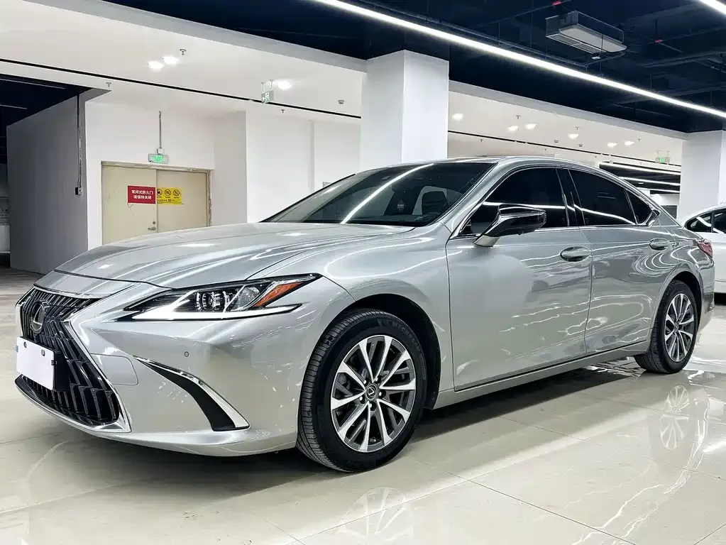 Lexus ES — фото 1