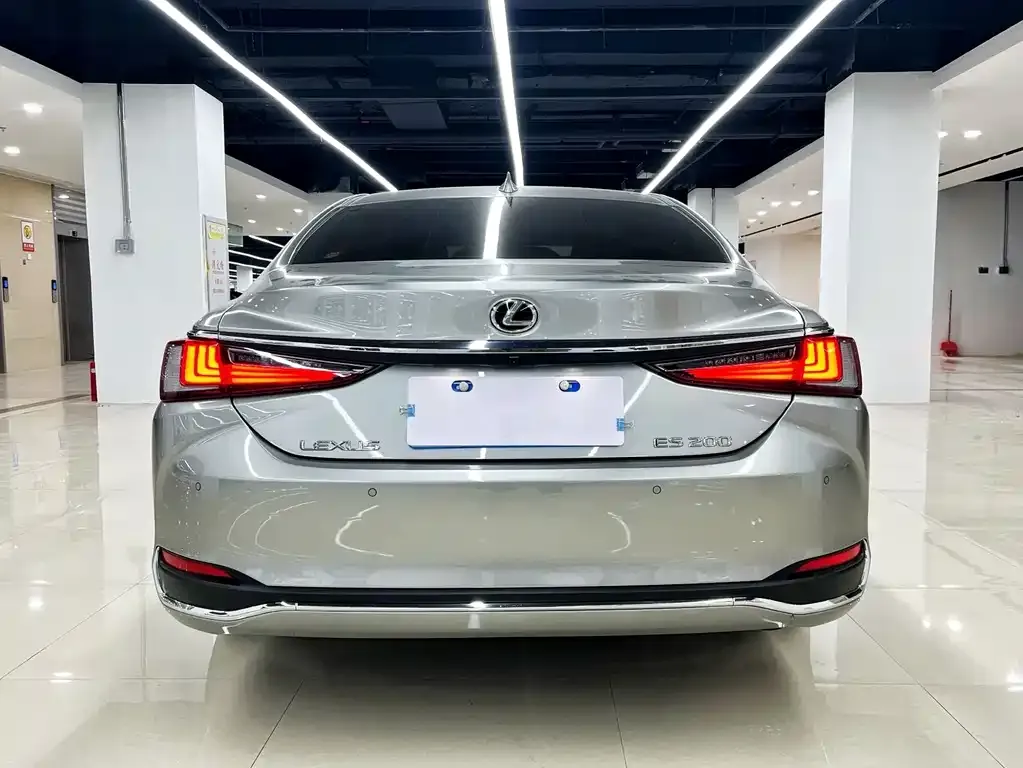 Lexus ES — фото 8
