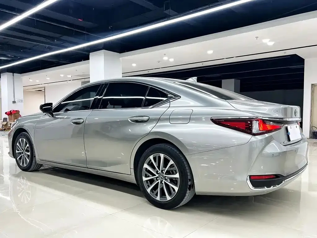 Lexus ES — фото 6
