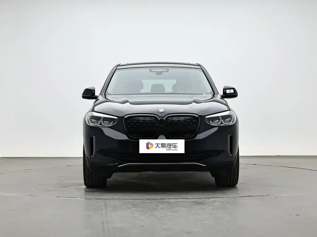 BMW iX3 — фото 10