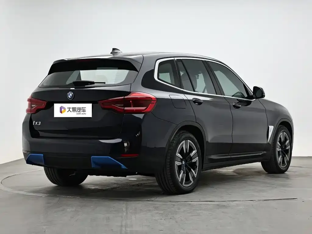 BMW iX3 — фото 6
