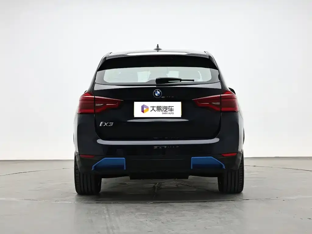 BMW iX3 — фото 3