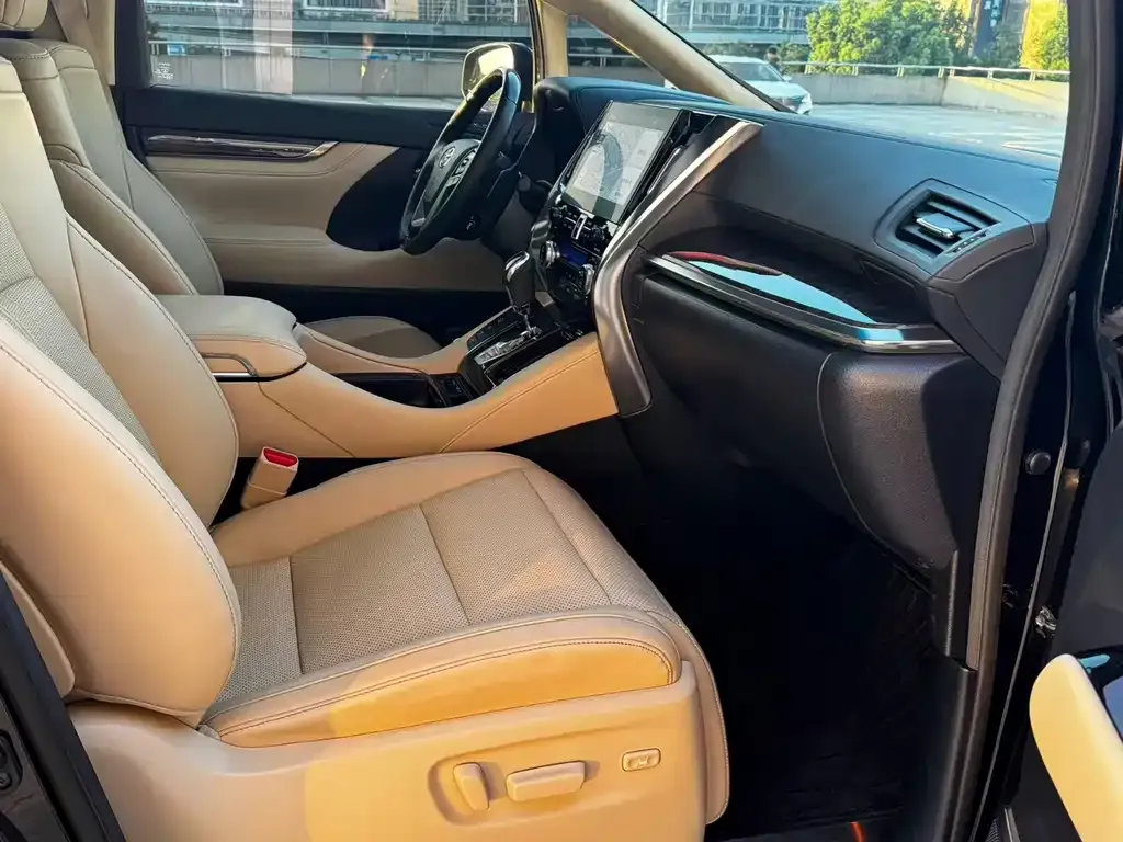 Toyota Alphard — фото 2