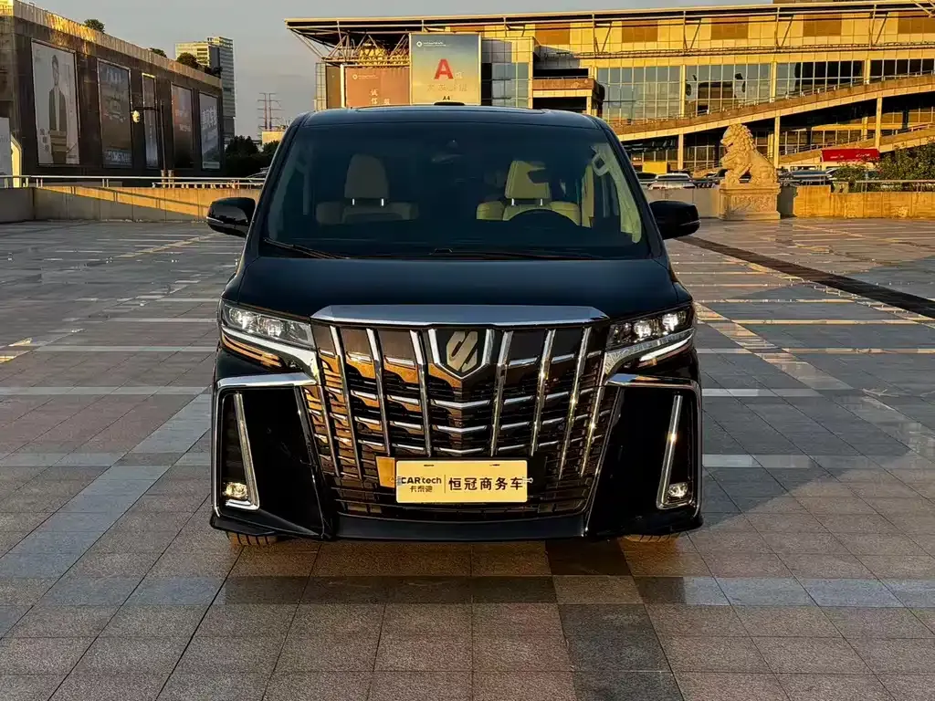 Toyota Alphard — фото 4