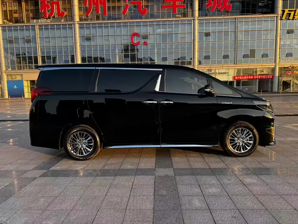 Toyota Alphard — фото 8