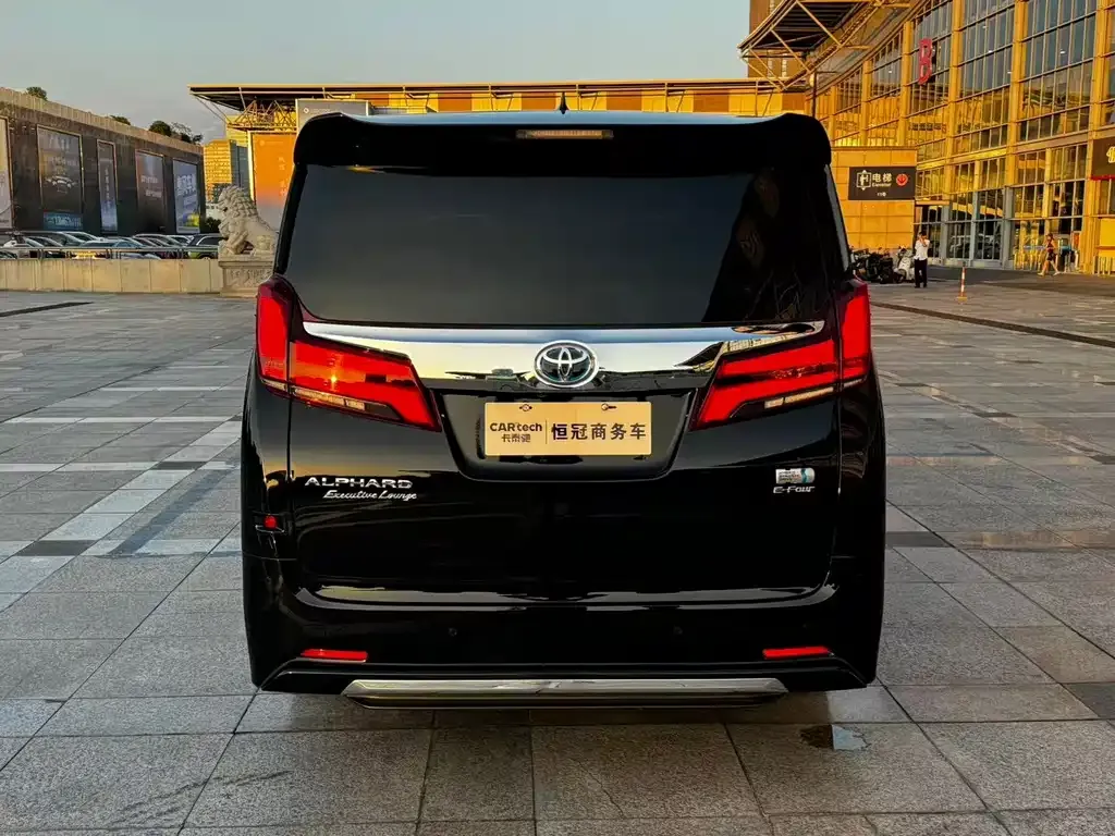 Toyota Alphard — фото 3