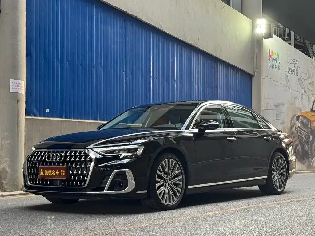 Audi A8 — фото 1