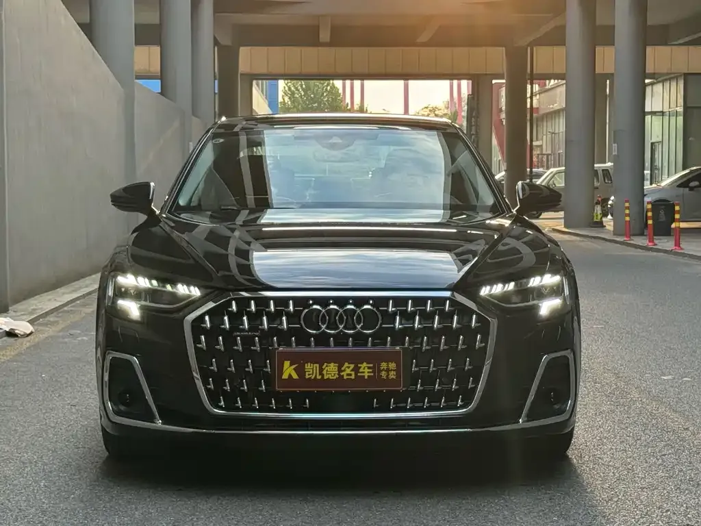 Audi A8 — фото 2