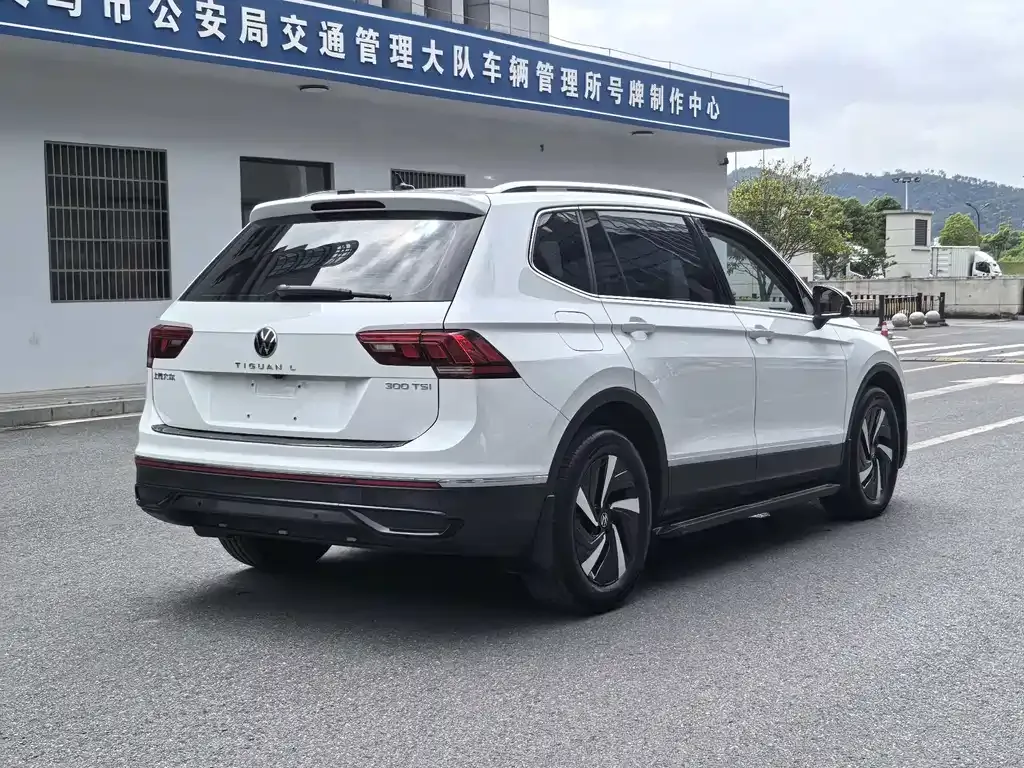 Volkswagen Tiguan L — фото 5