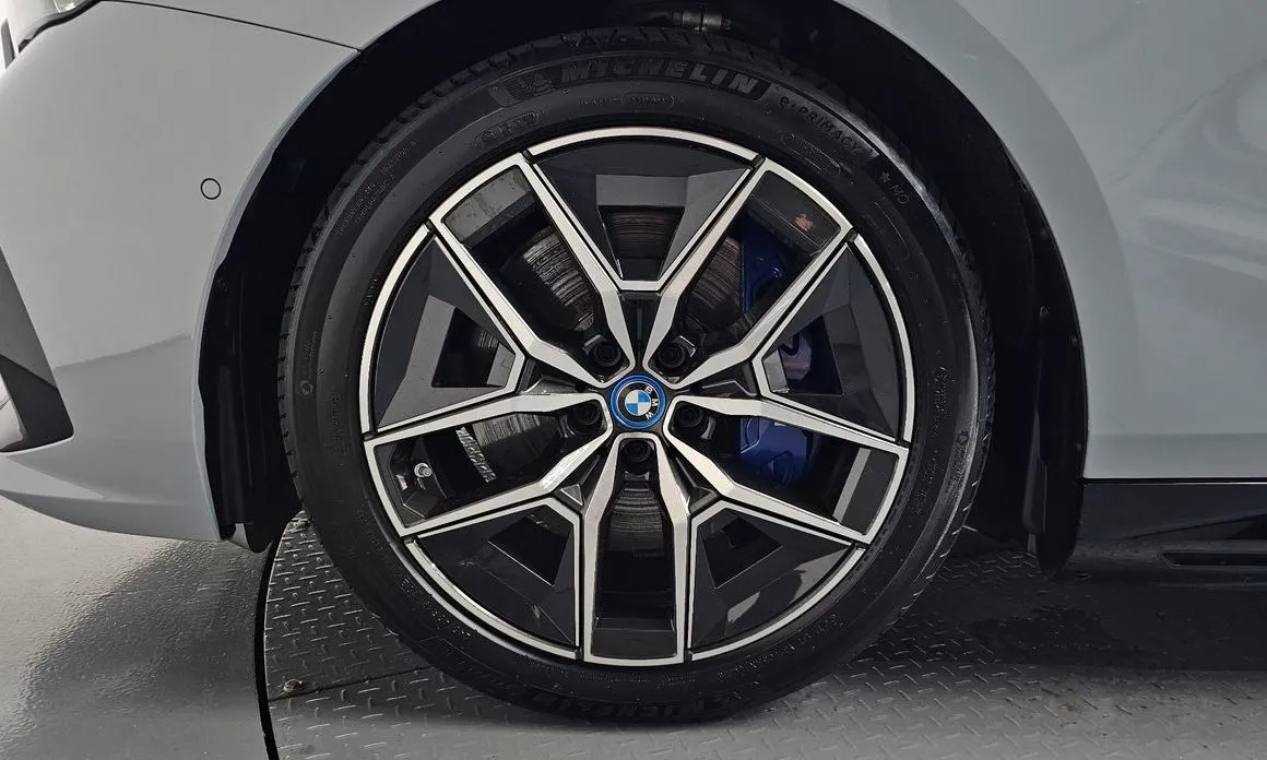 BMW i5 — фото 5