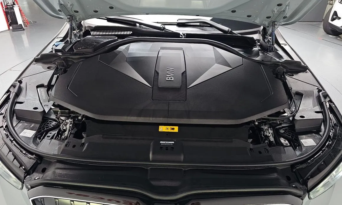 BMW i5 — фото 10