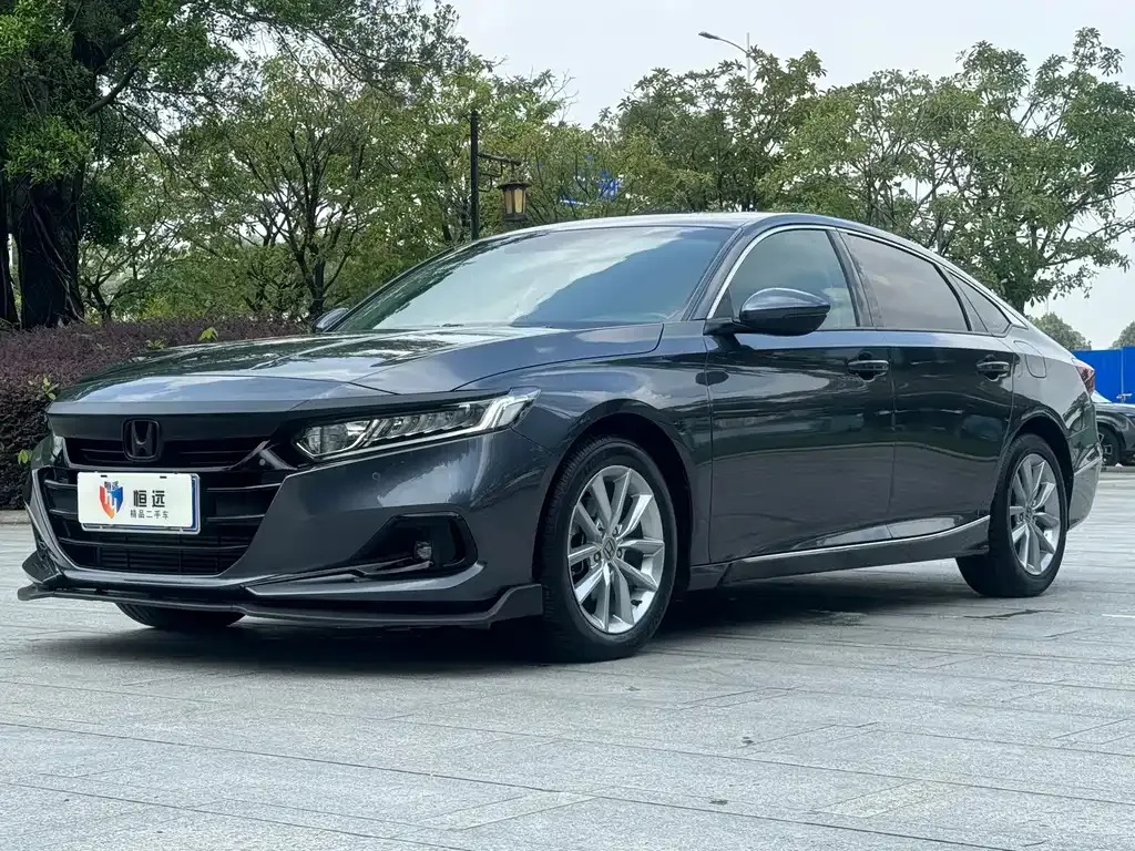 Honda Accord — фото 1