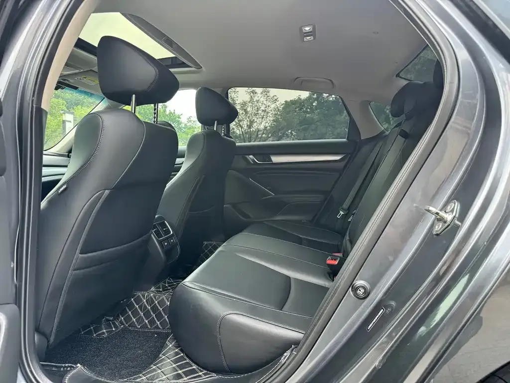 Honda Accord — фото 10