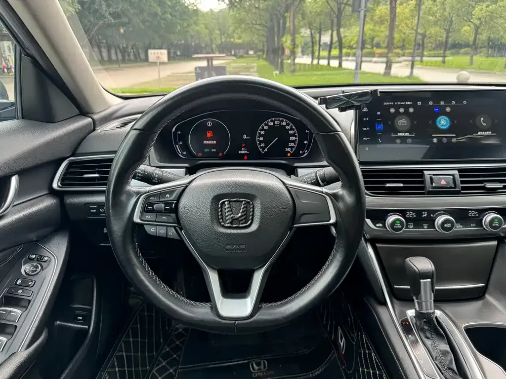 Honda Accord — фото 7