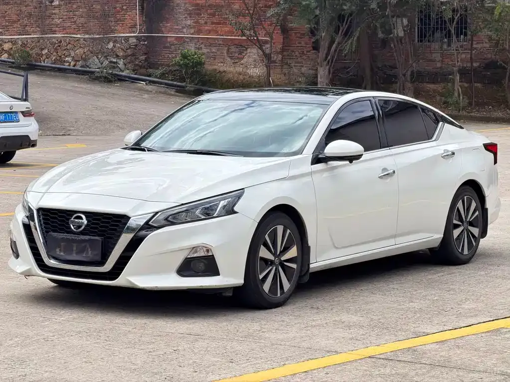 Nissan Teana — фото 1