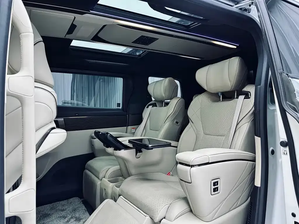 Toyota Alphard — фото 6