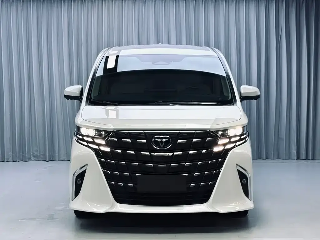 Toyota Alphard — фото 2