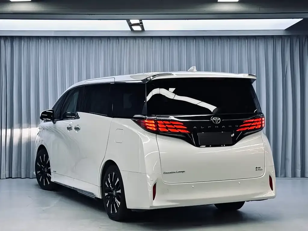 Toyota Alphard — фото 3