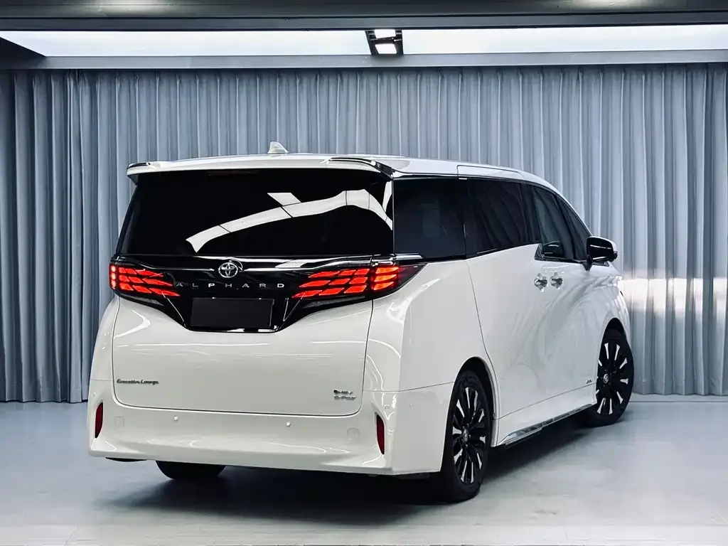 Toyota Alphard — фото 9