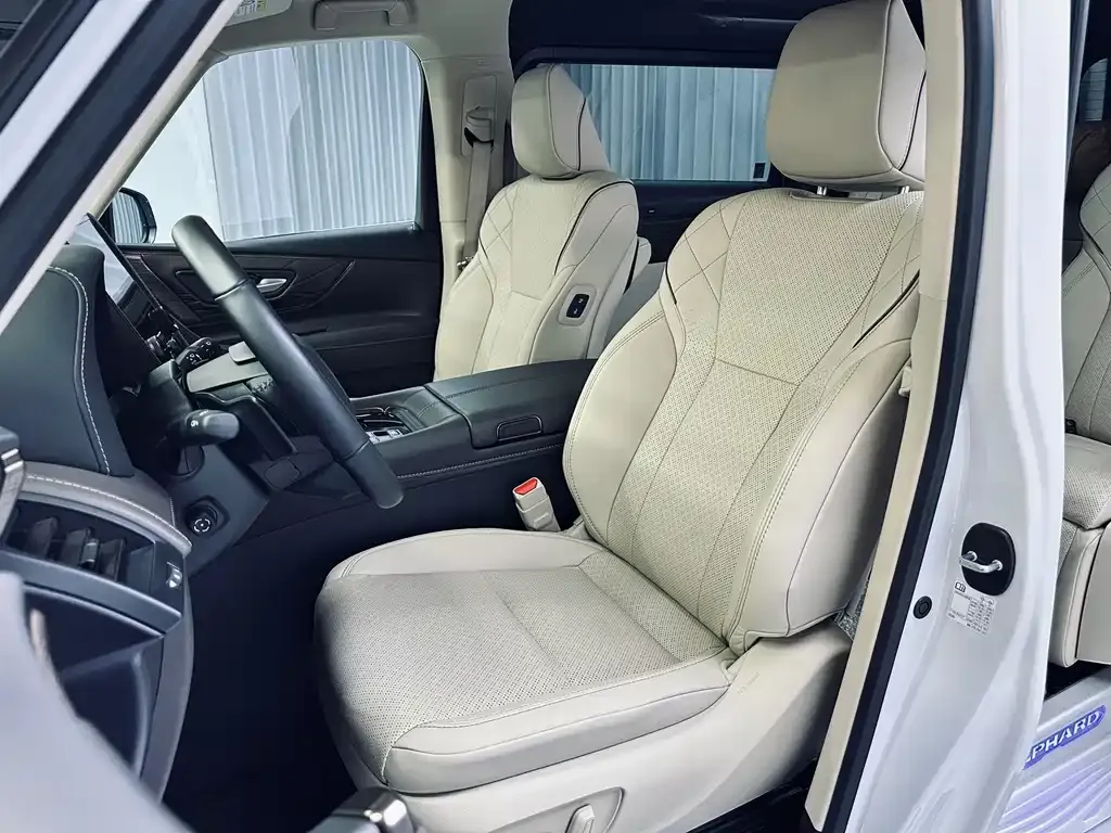 Toyota Alphard — фото 7