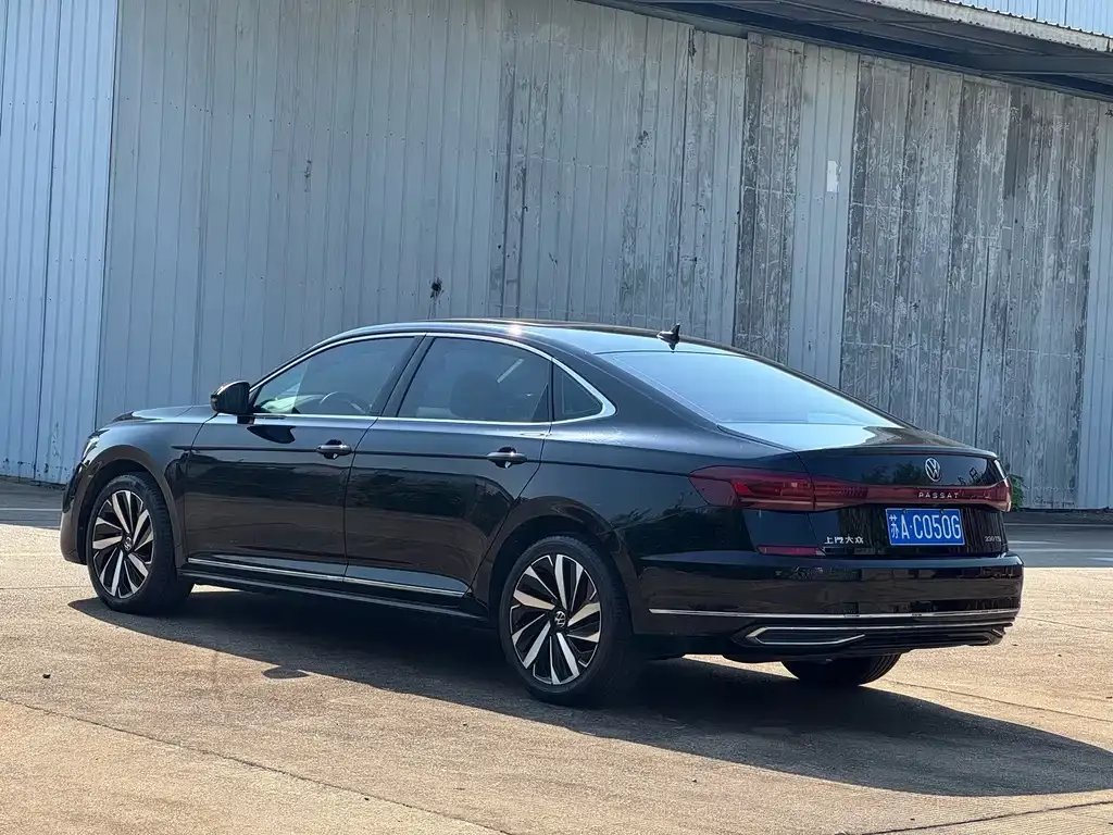 Volkswagen Passat — фото 6