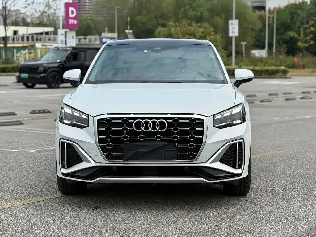 Audi Q2L — фото 5
